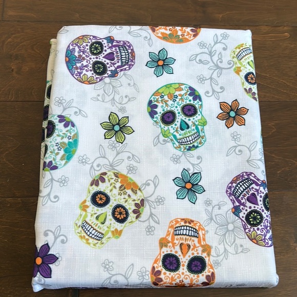 Isaac Mizrahi Tablecloth 60”x102” Sugar Skull New Day Of The Dead - Picture 1 of 1